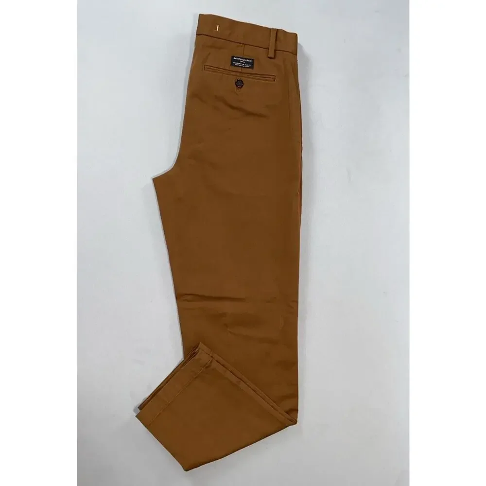 Banana Republic New Straight RMC Rapid Movement Chino in Potter's Clay. 29X29.